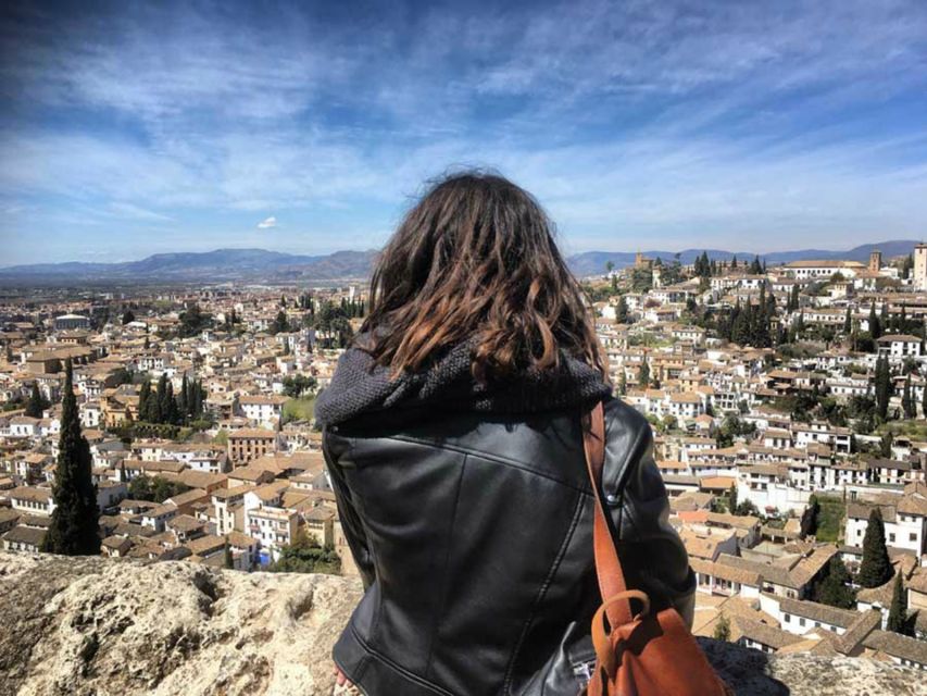 Granada Albaicín: 2.5-Hour Tapas & Drinks Walking Tour - Your 2.5-hour lineup: 3 tapas, 3 drinks, plus a wine stop