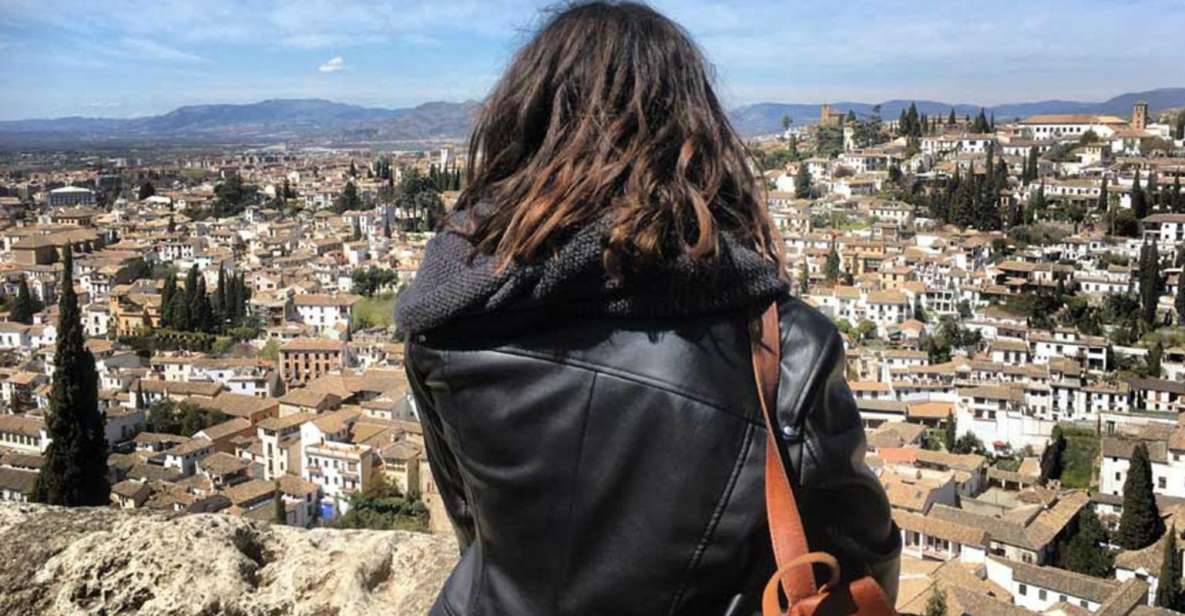 Granada Albaicín: 2.5-Hour Tapas & Drinks Walking Tour - The guide experience: conversation beats script