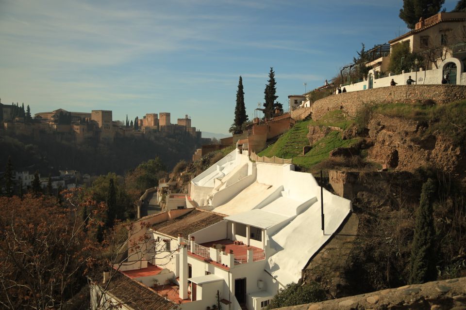 Granada: Albaicin and Sacromonte E-Bike Tour - Albaicín on two wheels: cobbles, carmens, and Moorish echoes