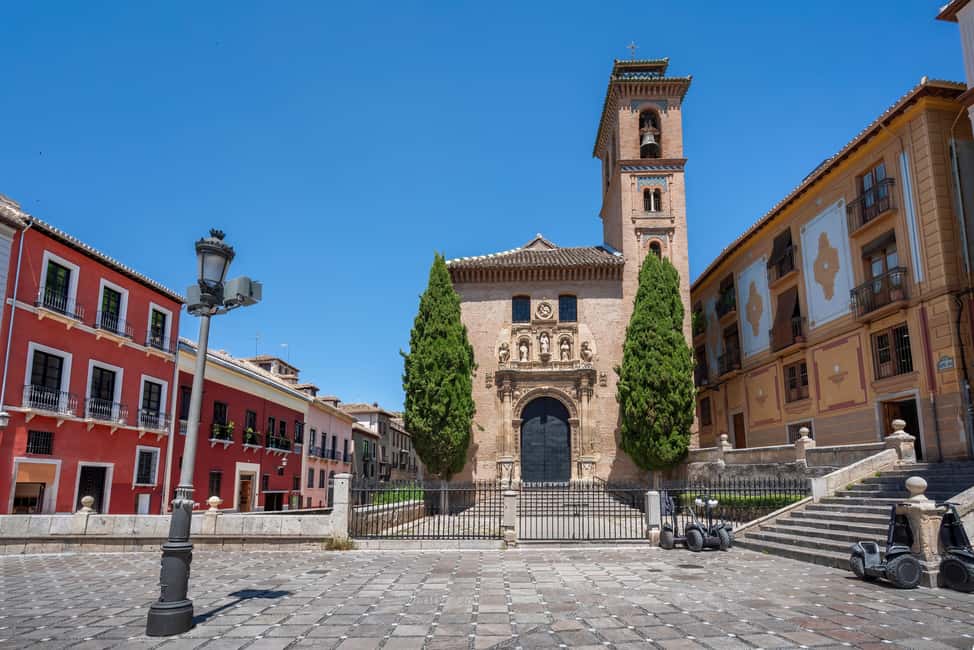 Granada: Albaicín and Sacromonte Guided Walking Tour - The wine break: small, included, and very Granada