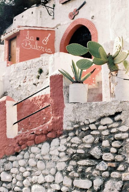 Granada: Albaicín and Sacromonte Sunset Tour & Flamenco Show - Key things to know before you go
