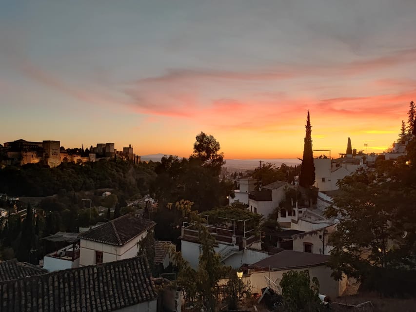 Granada: Albaicín and Sacromonte Sunset Tour & Flamenco Show - Why Granada’s Albaicín and Sacromonte at sunset works