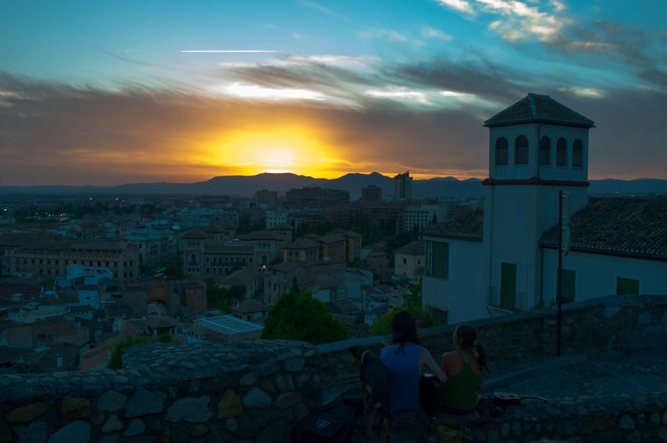 Granada: Albaicín and Sacromonte Sunset Tour & Flamenco Show - Sacromonte cave-houses: what you’ll see and what you should expect