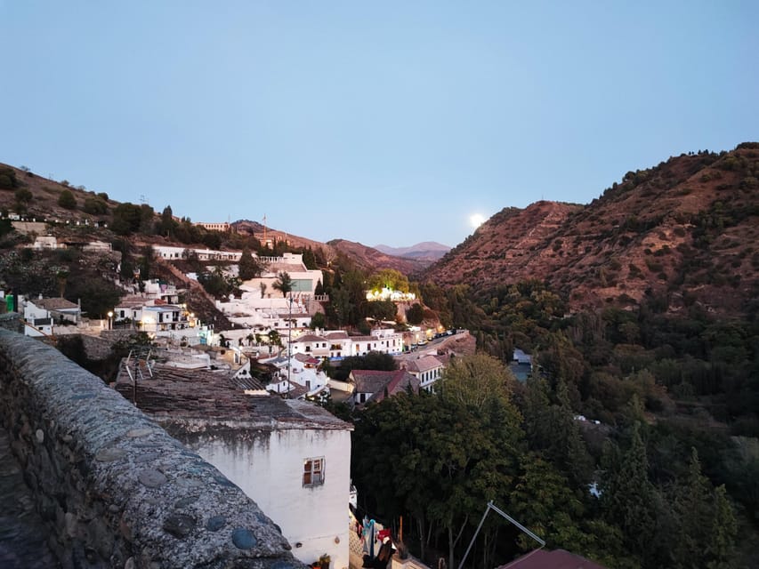 Granada: Albaicín and Sacromonte Sunset Tour & Flamenco Show - Price and value: what $58 gets you
