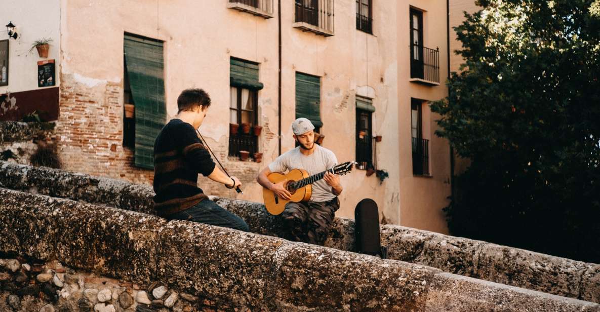 Granada: Albaicín & Sacromonte Walking Tour & Flamenco Show - Albaicín to Sacromonte: why this tour feels like more than sightseeing