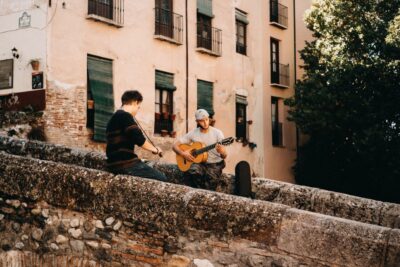 Granada: Albaicín & Sacromonte Walking Tour & Flamenco Show - Starting point and the first uphill push from Plaza Nueva
