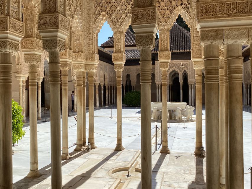 Granada: Alhambra, Alcazaba, and Generalife Private Tour - Entering Alhambra Faster (and Smarter) Than DIY