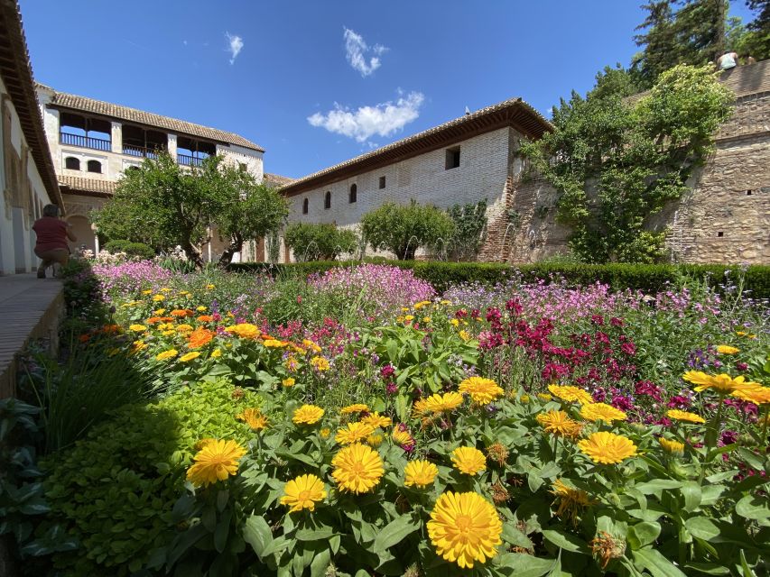 Granada: Alhambra, Alcazaba, and Generalife Private Tour - Alcazaba Fortress: The Old Military Precinct Above Granada