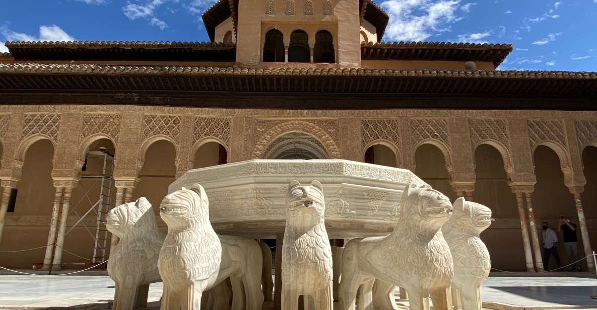 Granada: Alhambra, Alcazaba, and Generalife Private Tour - Meeting Point and Getting Your Bearings at P.º del Generalife