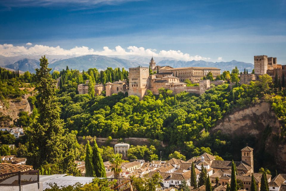 Granada: Alhambra, Alcazaba, and Nasrid Palaces Tour - Why an Alhambra skip-the-line tour is worth paying for