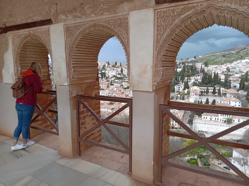 Granada: Alhambra, Alcazaba, and Nasrid Palaces Tour - Charles V Renaissance Palace: the big contrast inside the complex