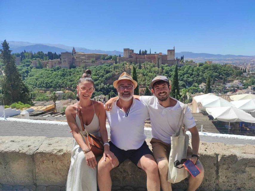 Granada: Alhambra and City Private Tour - Generalife Gardens and Palace of Charles V: two vibes in one complex