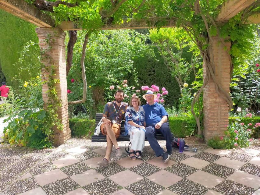 Granada: Alhambra and City Private Tour - Inside the Alhambra: how your guide turns rooms into context