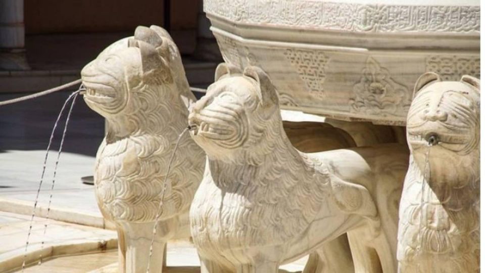 Granada: Alhambra and Nasrid Palaces Tour without Tickets - Key Things That Make This Tour Worth Considering