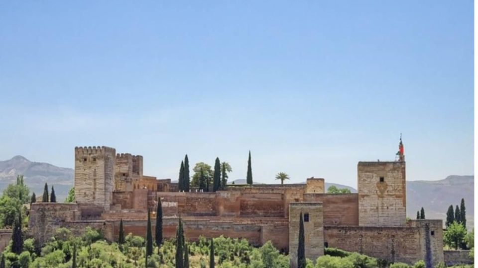 Granada: Alhambra and Nasrid Palaces Tour without Tickets - Meeting the Guide: Alhambra Meeting Point by the Bus Stop