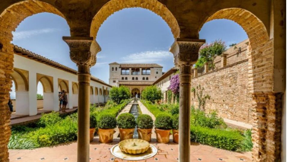 Granada: Alhambra and Nasrid Palaces Tour without Tickets - How the Guide Shapes Your Experience (and Why Headsets Help)