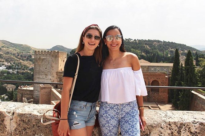Granada: Alhambra Comlex + Nasrid Palaces + Alcazaba Guided Tour - Meeting and getting oriented at Alhambra Online