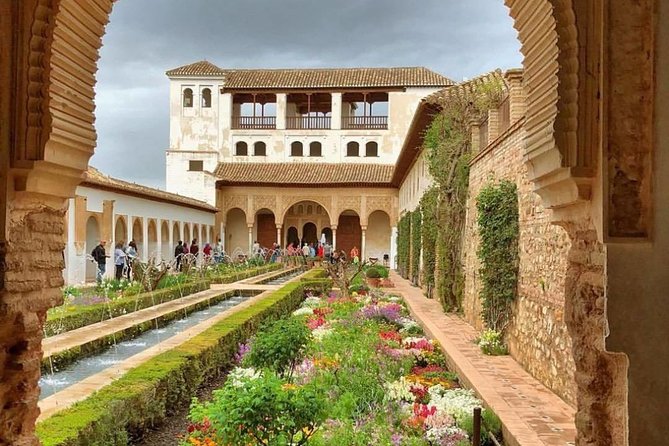 Granada: Alhambra Comlex + Nasrid Palaces + Alcazaba Guided Tour - Alhambra complex overview: what you’re really seeing in 3 hours
