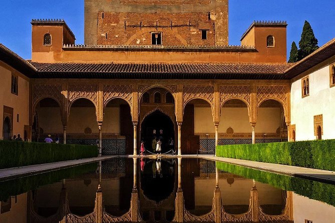 Granada: Alhambra Comlex + Nasrid Palaces + Alcazaba Guided Tour - What the $150.10 price really buys you