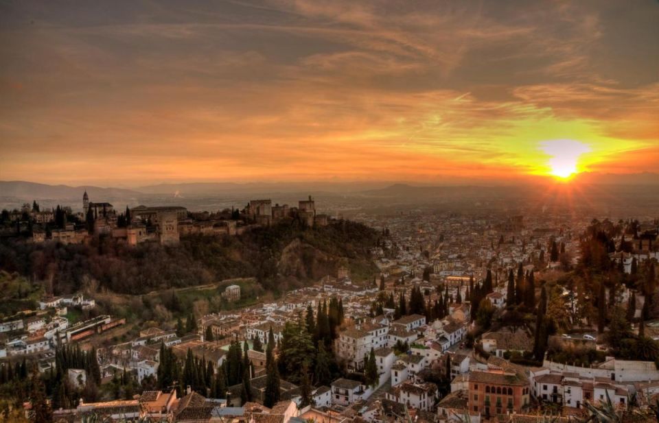 Granada: Alhambra, Generalife & Albaicin Private Tour - When You Meet and How Timing Works (Season Matters)