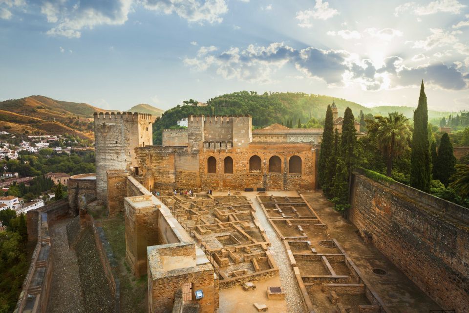 Granada: Alhambra, Generalife & Albaicin Private Tour - Alcazaba of Alhambra: Fortress Walls and Big-Picture Thinking