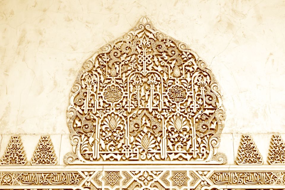 Granada: Alhambra, Generalife & Albaicin Private Tour - Nasrid Palaces: Where the Art Becomes Personal