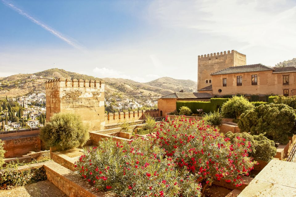 Granada: Alhambra, Generalife & Albaicin Private Tour - Albaicín Day Starts: La Calderería, Placeta de Comino, and Trillo