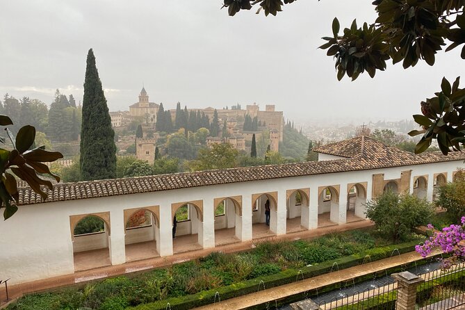 Granada Alhambra Group Tour includes Nazaries Palaces - La Alhambra’s Alcazaba stop: a short headquarters perspective