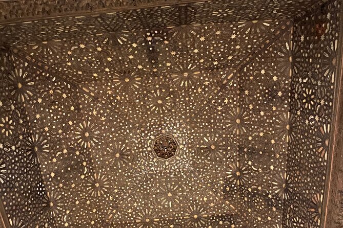 Granada Alhambra Group Tour includes Nazaries Palaces - Guide quality can make or break Alhambra