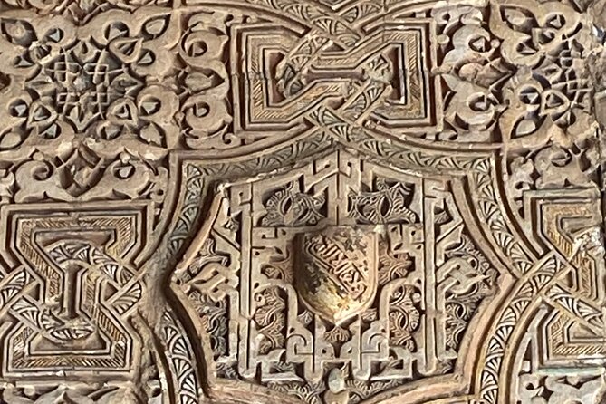 Granada Alhambra Group Tour includes Nazaries Palaces - Entering Generalife: the sultan’s summer retreat and water-driven calm