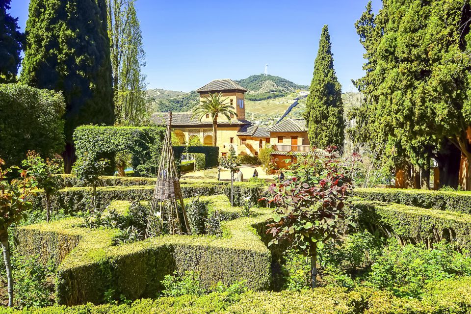 Granada: Alhambra Guided Tour and Arabian Bath and Massage - Granada free time: use the hour wisely