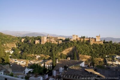 Granada: Alhambra Guided Tour and Flamenco Show - Charles V and the “other” major Alhambra stop: how the loop really works