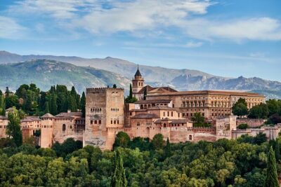 Granada: Alhambra Guided Tour including Nasrid Palaces - Generalife Gardens: start calm, then earn the wow