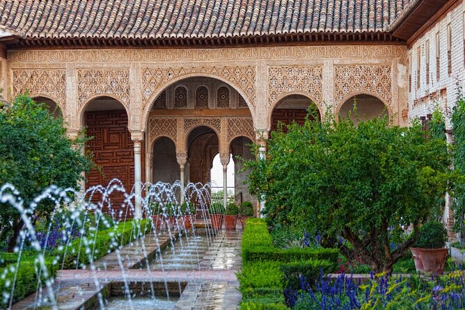 Granada: Alhambra Guided Tour including Nasrid Palaces - The Palace of Charles V: why the Alhambra has a second chapter