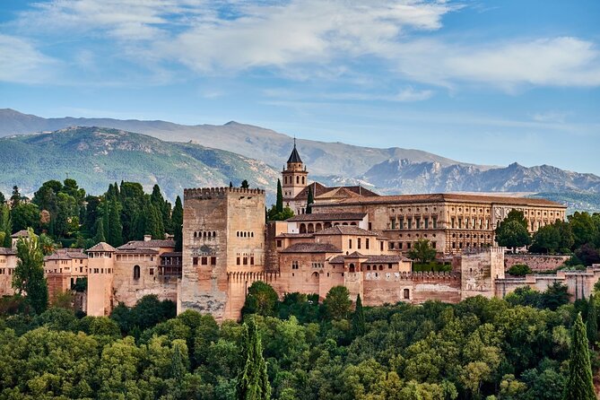 Granada: Alhambra Guided Tour including Nasrid Palaces - Generalife Gardens: start calm, then earn the wow