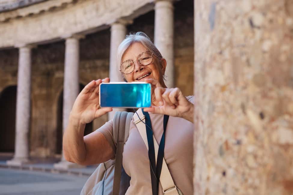 Granada: Alhambra Guided Tour with Nasrid Palaces & Gardens - What the Guides Do Especially Well (So You Actually Get It)