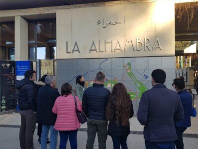 Granada: Alhambra Palace Guided Tour - Starting at the Alhambra: timing, meeting points, and pacing