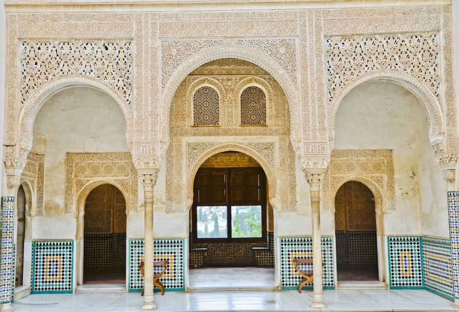 Granada: Alhambra Regular Tour - Meeting up and beating the Alhambra ticket line