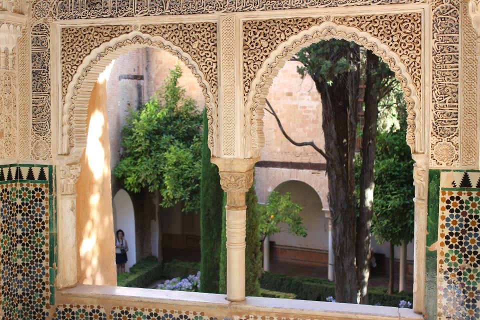 Granada: Alhambra Regular Tour - Generalife (45 minutes): gardens with a purpose