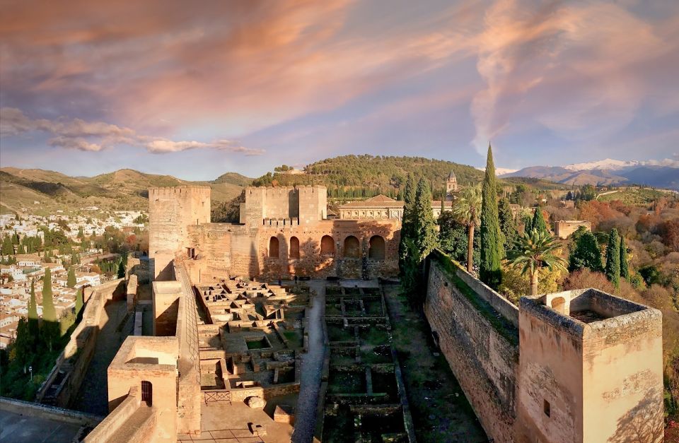 Granada: Alhambra Regular Tour - Nasrid Palaces (1.5 hours): where the design language comes alive