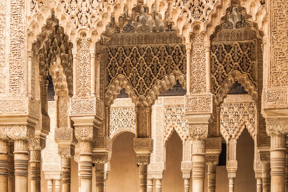 Granada: Alhambra Small Group Tour with Nasrid Palaces - Alcazaba fortress walk: see why it needed to be strong