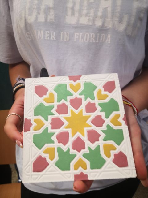 Granada: "Alhambra´s Craft Workshop" - Entering the artisan studio near Granada Cathedral