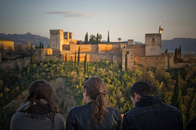 Granada and Albaicin: Wine and Tapas Tour - Plaza Nueva to Calle Calderería Nueva: A Clean Start to a Hilly Evening
