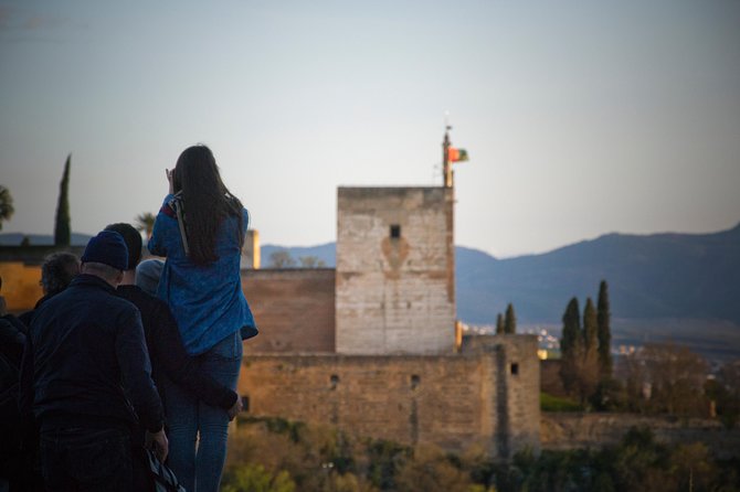 Granada and Albaicin: Wine and Tapas Tour - Iglesia de San Gil y Santa Ana and the Walk Back Through the Barrio