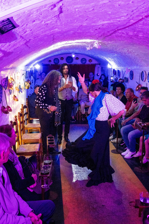 Granada: Authentic and intimate Flamenco Show with Snacks - Flamenco up close: why this venue feels personal
