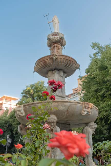 Granada Citycenter&Albayzin - Corral del Carbón: the Nasrid-period alhóndiga you can still see