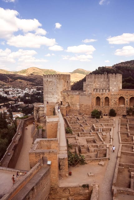 Granada: Combo Alhambra, Albaicín, and Sacromonte Tour - Should you book this Granada Tours a Pie combo?