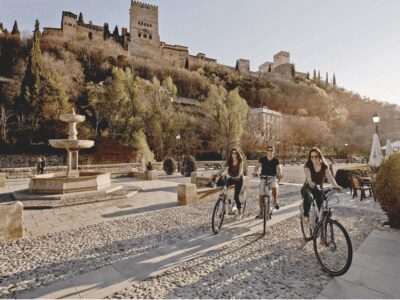 Granada: Electric Bike Tour of Albayzin and Sacromonte - Meeting by the Darro River: start in the old-town flow