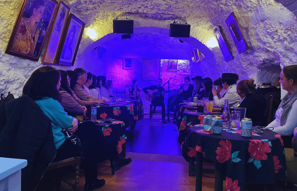 Granada: Flamenco Show in the Cave LA FARAONA - The language reality: Spanish-only experience planning