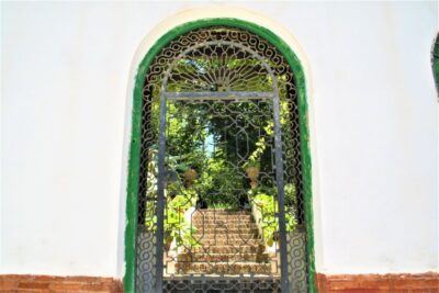Granada: Gardens of Carmenes Guided Tour - Getting oriented: Albaicín first, Cármenes second